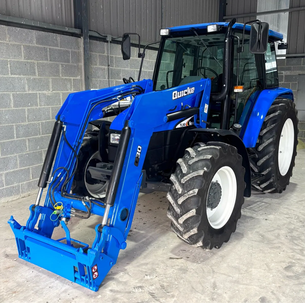 NEW HOLLAND TL90 ** Power Shuttle** - Image 3