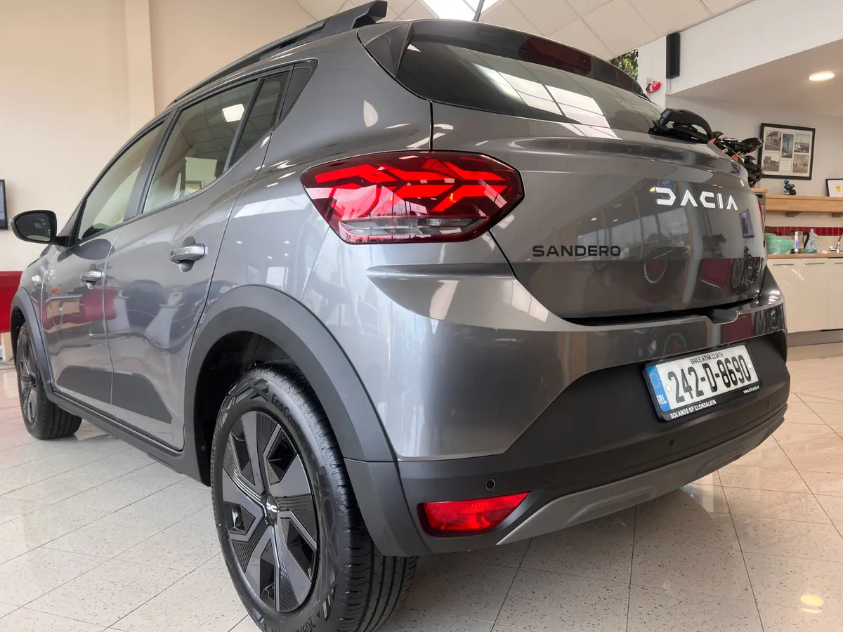 *AUTOMATIC ONLY 3,900 Kms* STEPWAY EXP. AUTOMATIC - Image 2