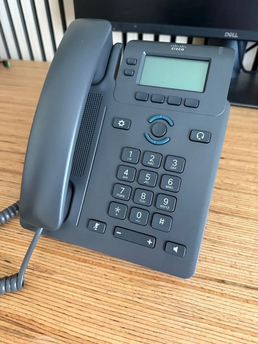 Cisco VIOP company full kit including DECT phones and bases - Image 1
