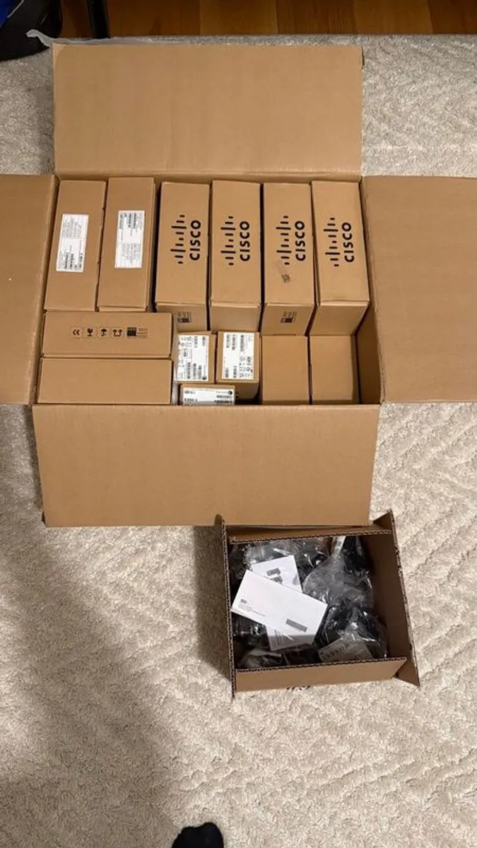 Cisco VIOP company full kit including DECT phones and bases - Image 2