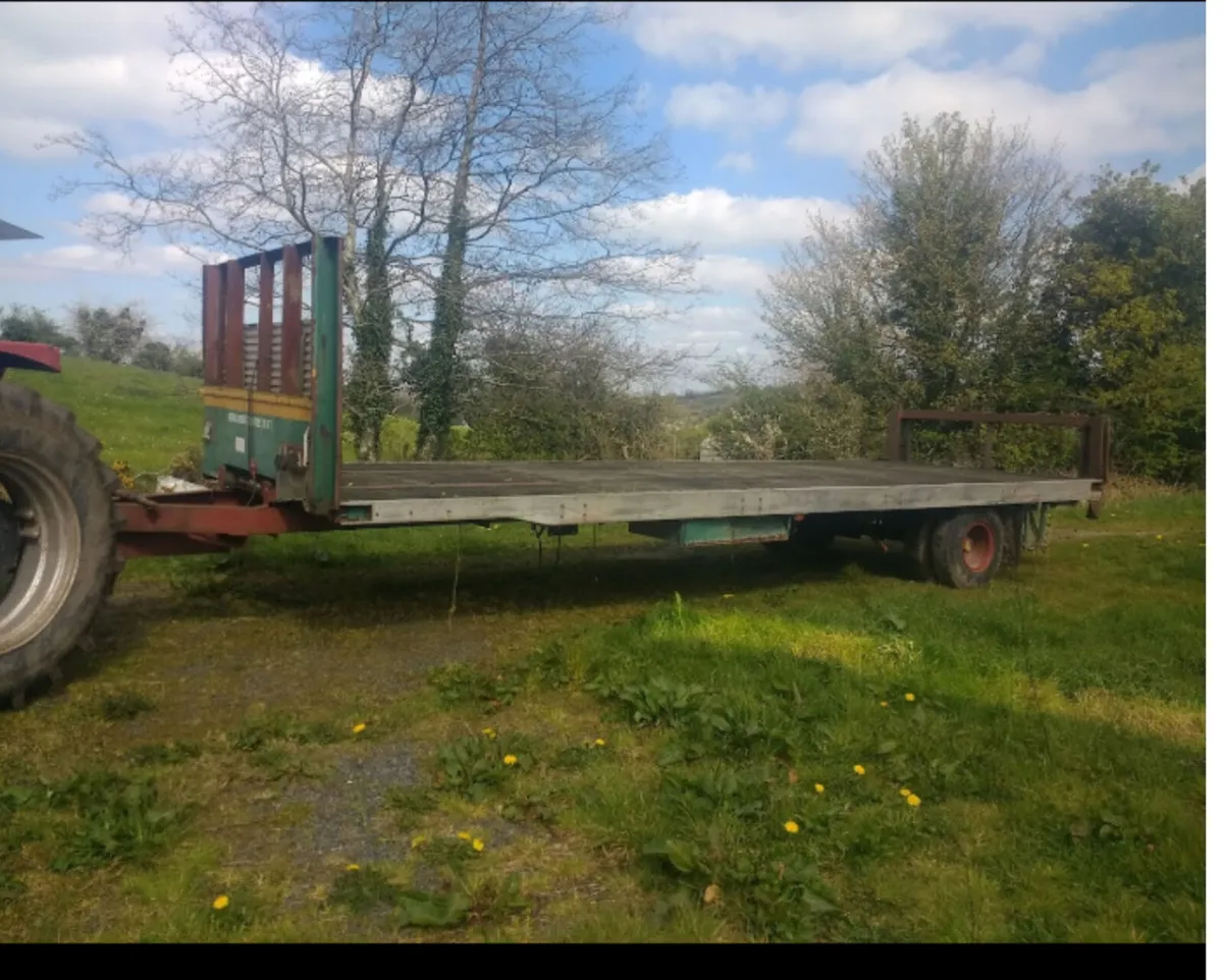 Bale trailer - Image 1