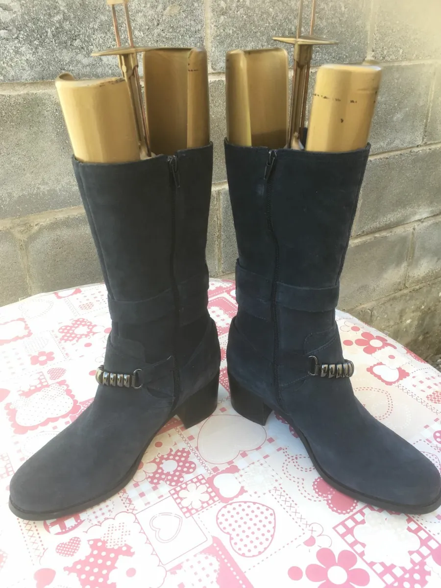 NEW MamZelle Suede Boots, Size 41 - Image 4
