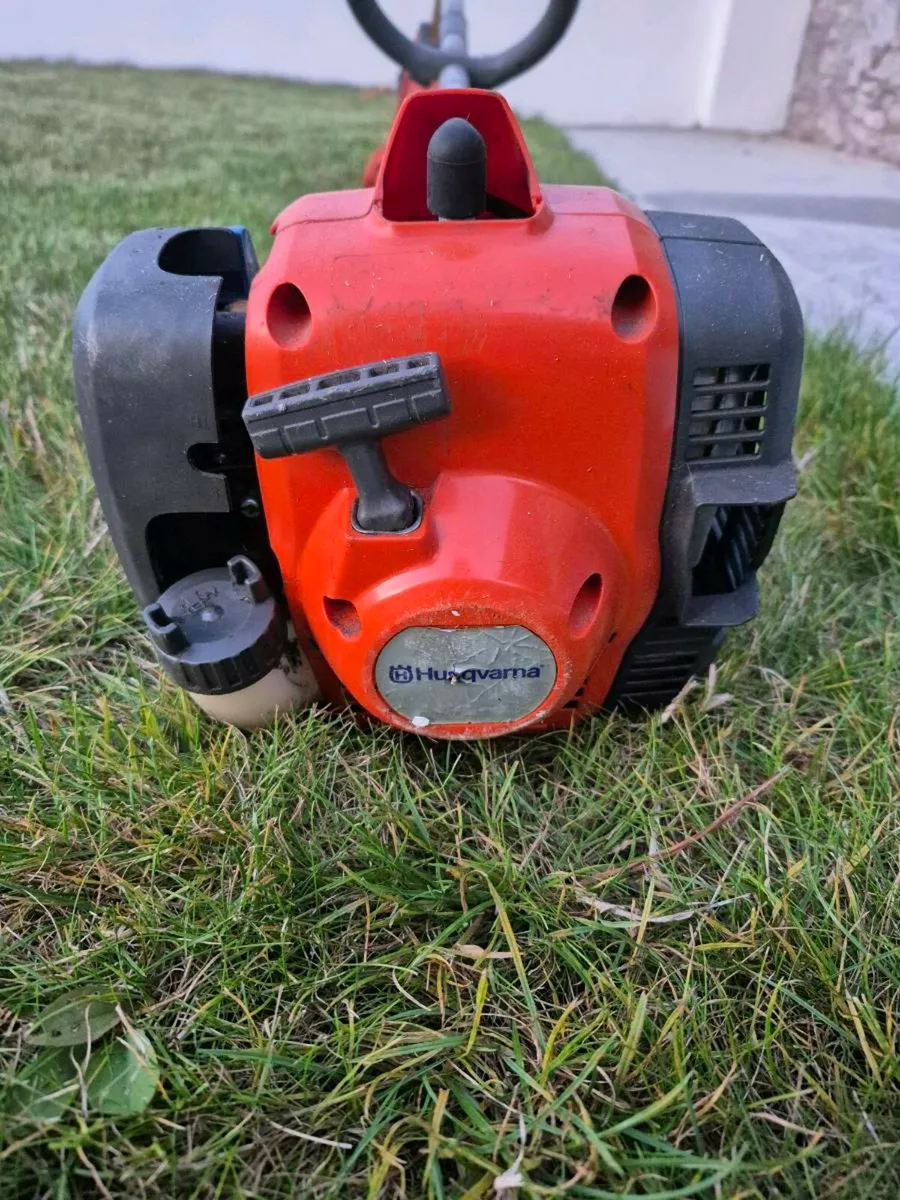 Husqvarna petrol trimmer - Image 2