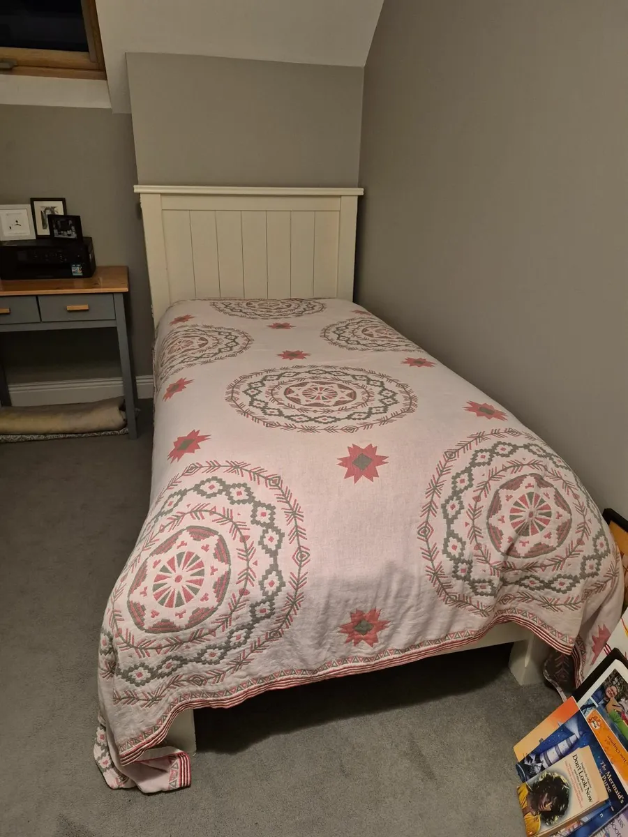 Single beds - Image 2