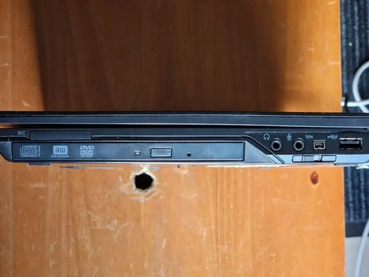 Dell Latitude Laptop E4300 5GB RAM 250GB HDD Win10 - Image 4