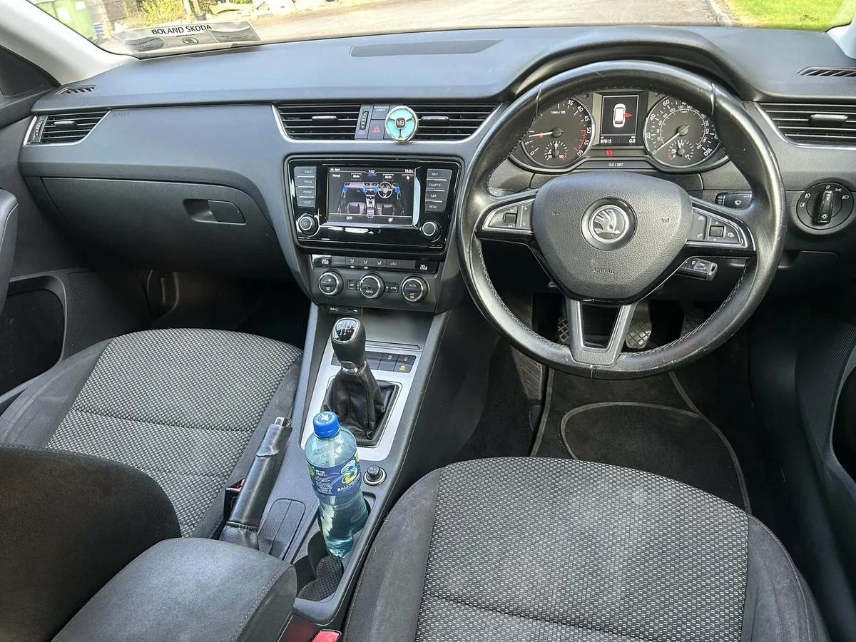 Skoda Octavia LOW MILEAGE - Image 4