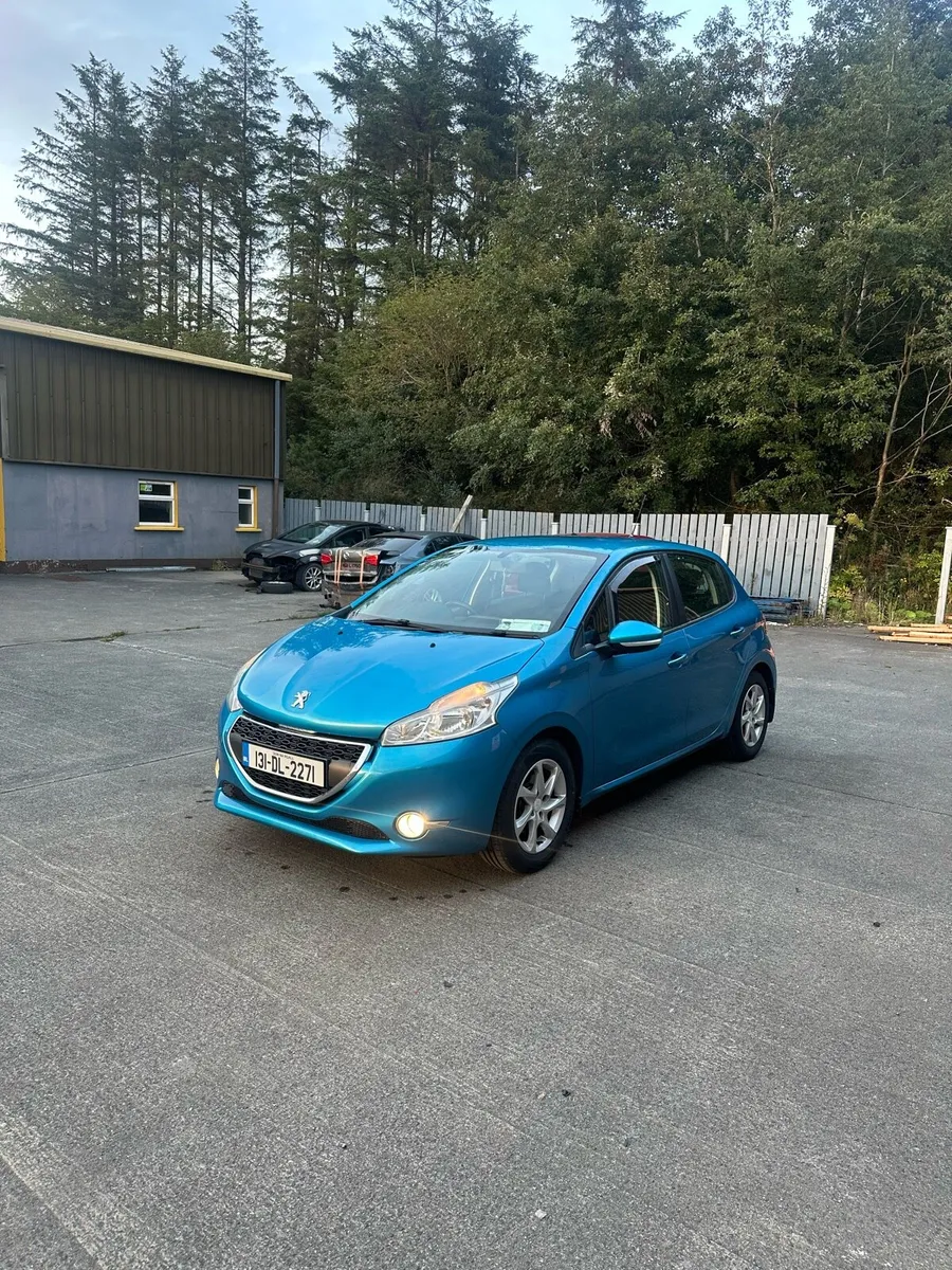 Peugeot 208 - Image 2