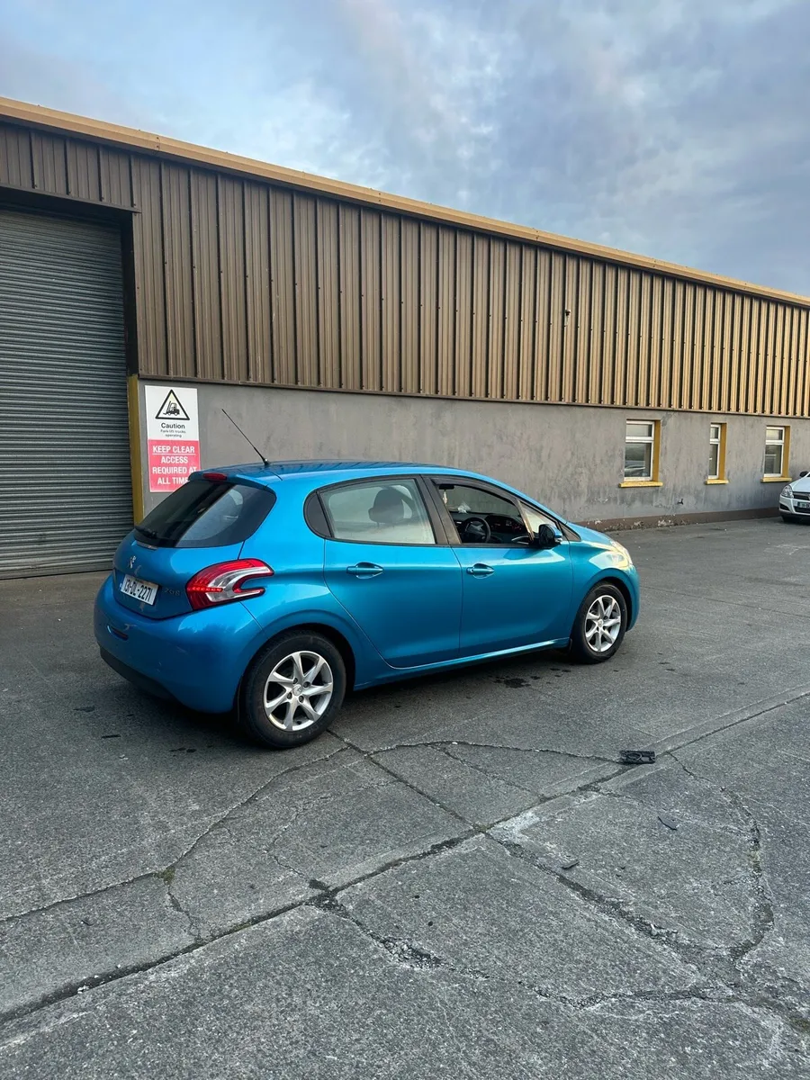 Peugeot 208 - Image 4