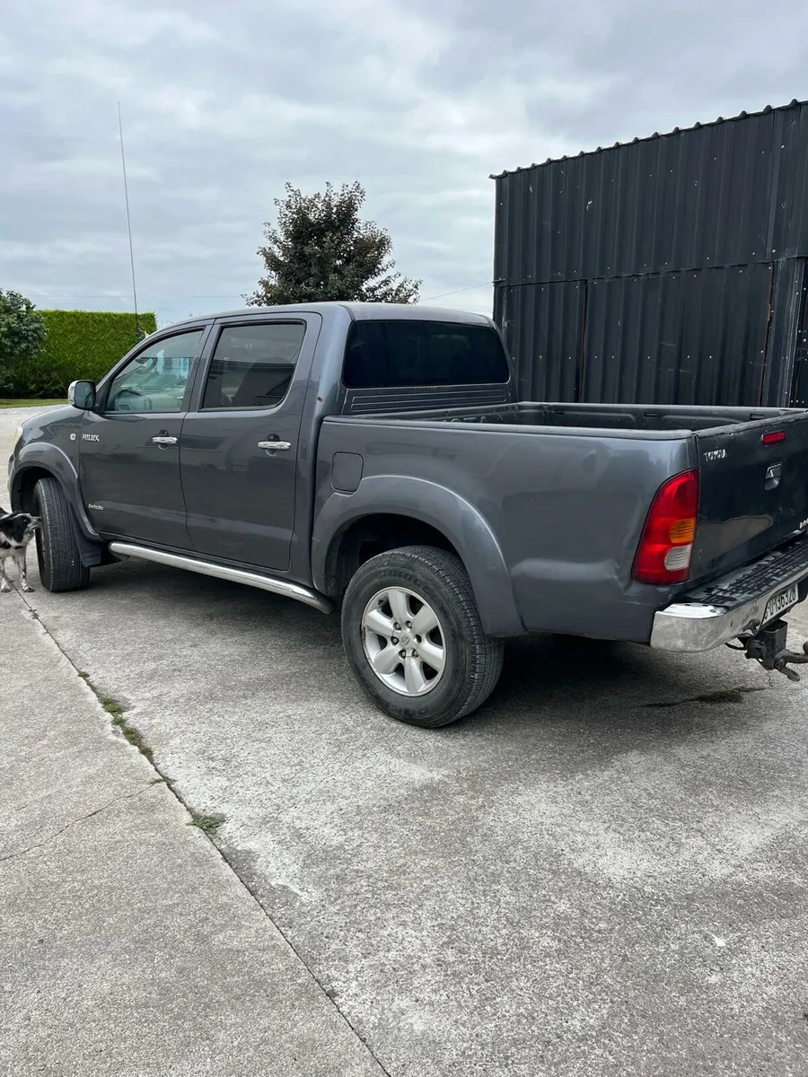 Toyota hilux - Image 3