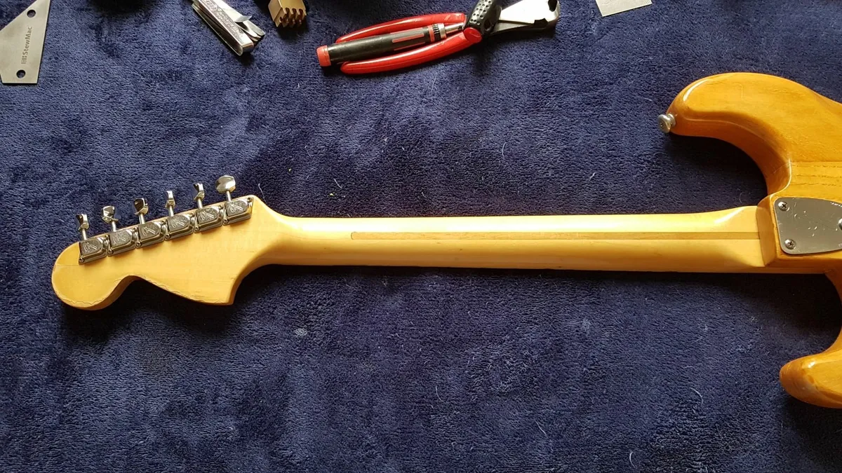 1977 Fender Stratocaster - Image 4