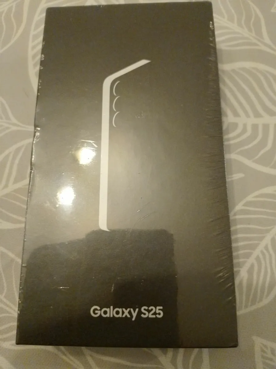 Samsung S25 Phone - Image 1