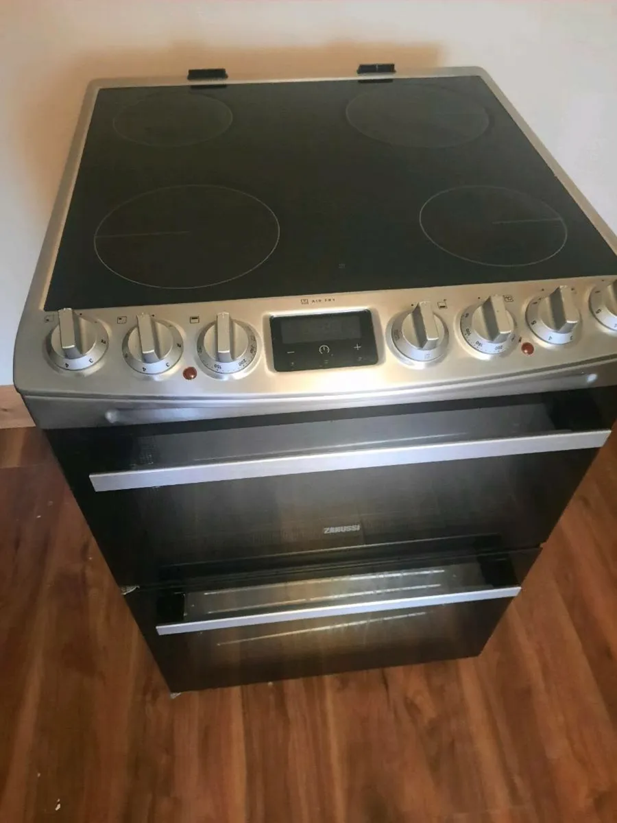 Zanussi cooker and microwave - Image 2