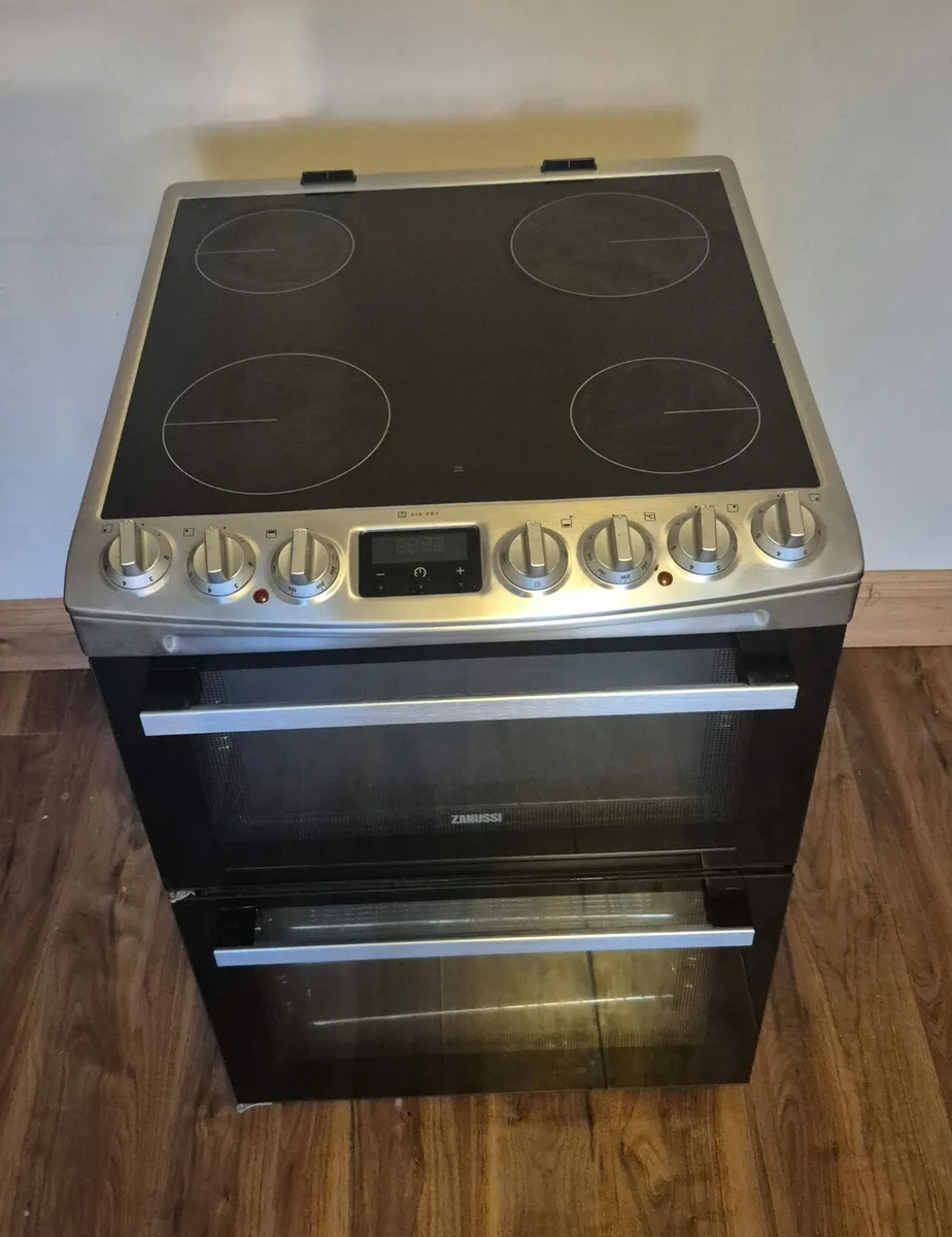 Zanussi cooker and microwave - Image 4