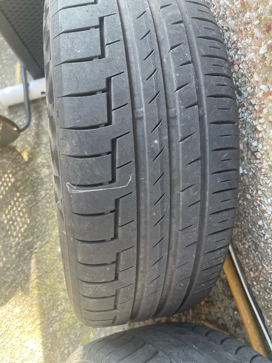 Alloys wheel with tyre - Image 1