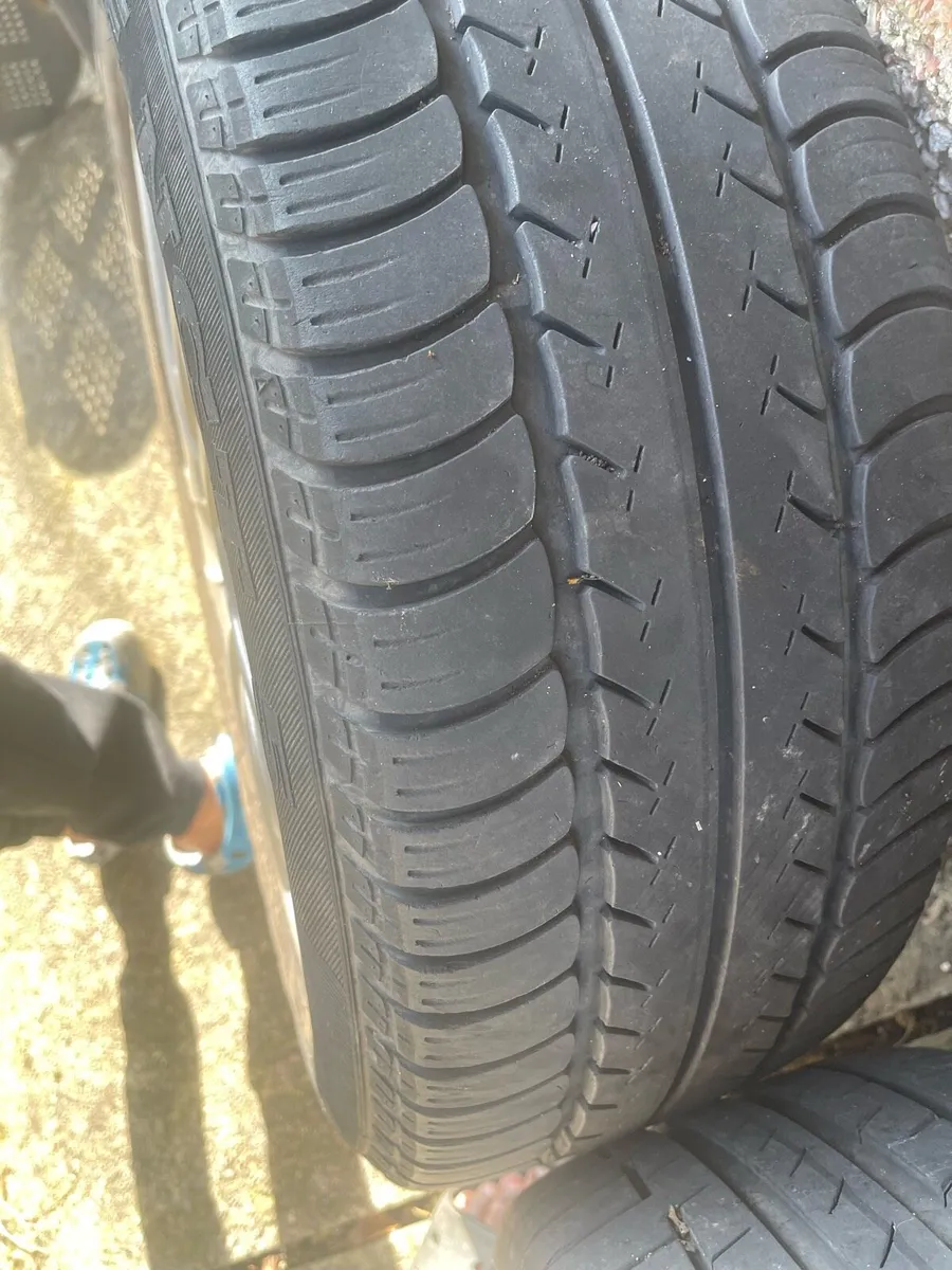 Alloys wheel with tyre - Image 2