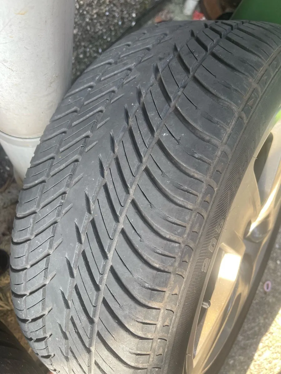 Alloys wheel with tyre - Image 4