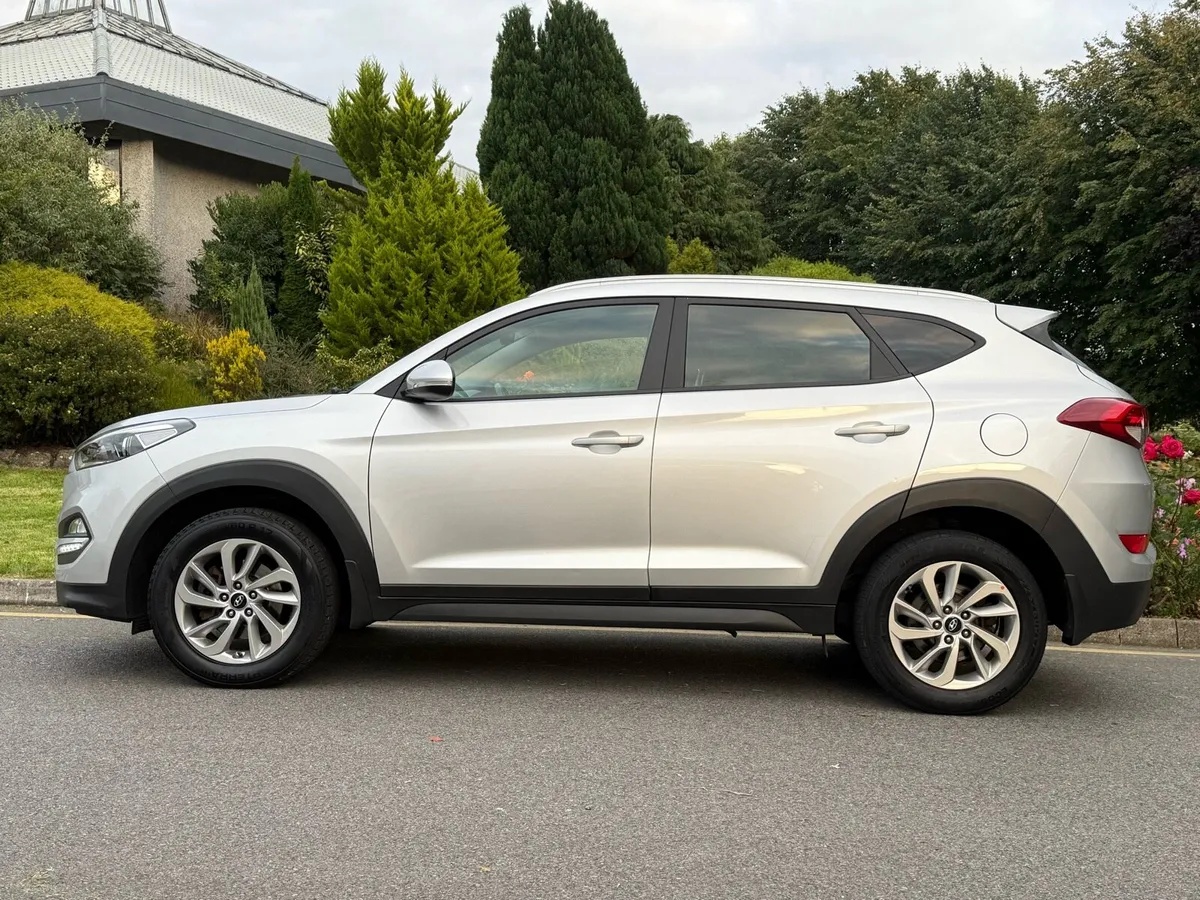 2016 HYUNDAI TUCSON EXECUTIVE **HIGH SPEC** - Image 4
