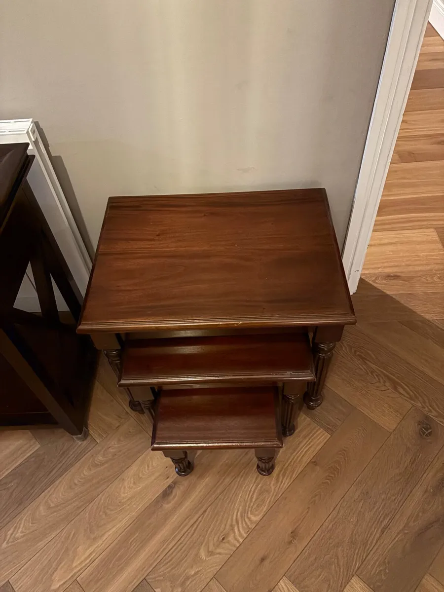 Nest of tables - Image 1