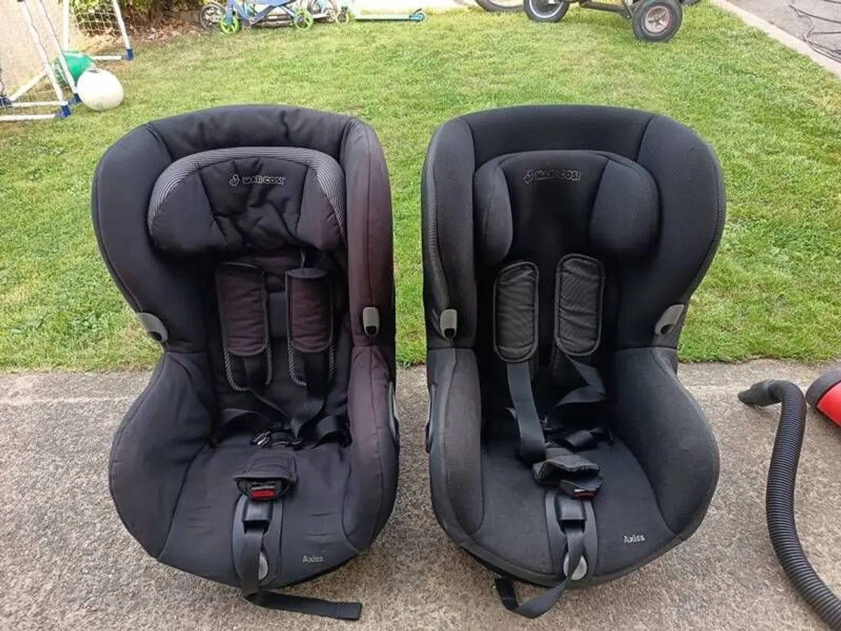 2 maxi cosi's babies car seats - Image 1