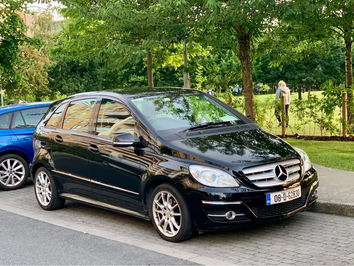 Low mileage reliable Mercedes B180 family car - Image 1