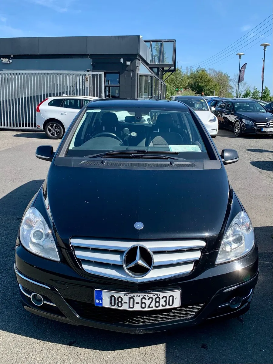 Low mileage reliable Mercedes B180 family car - Image 4