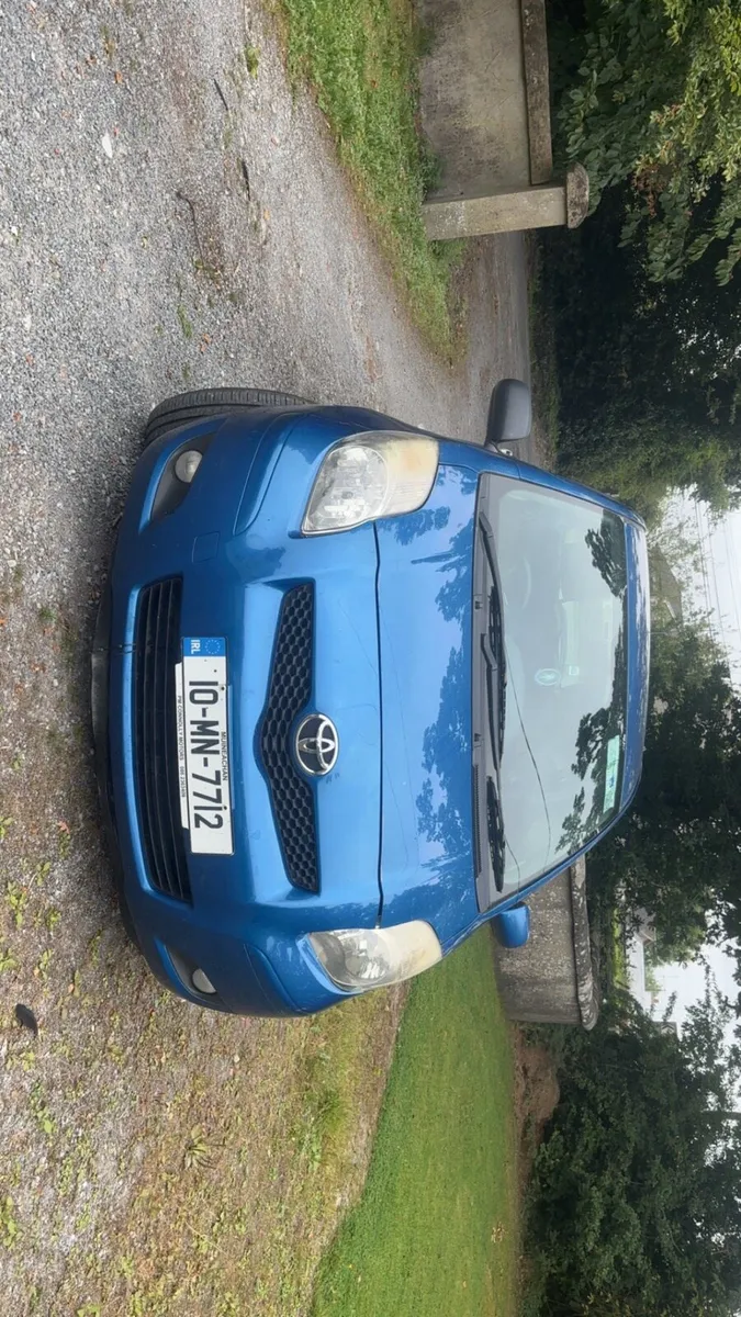 Toyota Yaris 2010 - Image 2