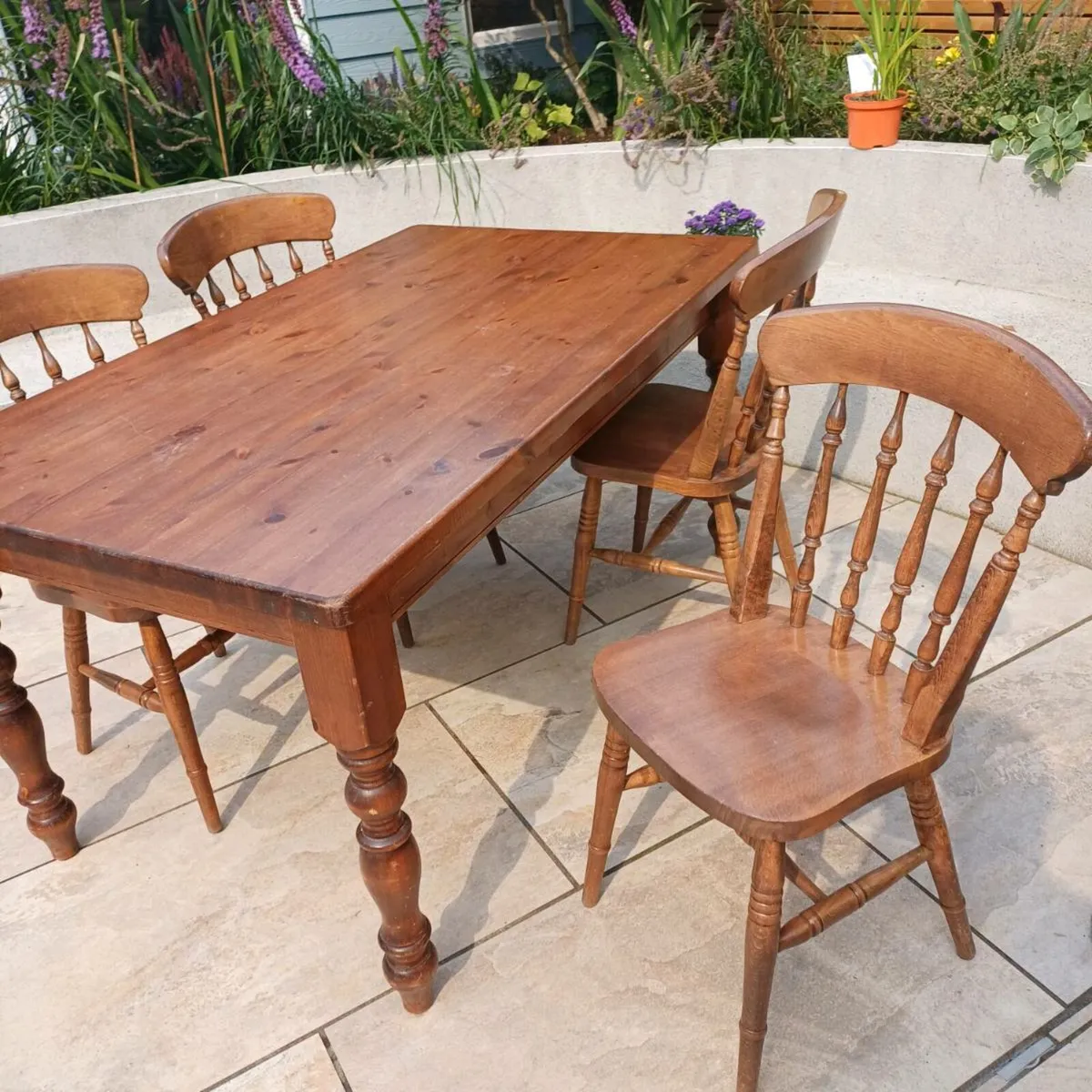 Kitchen table and four chairs - Image 1