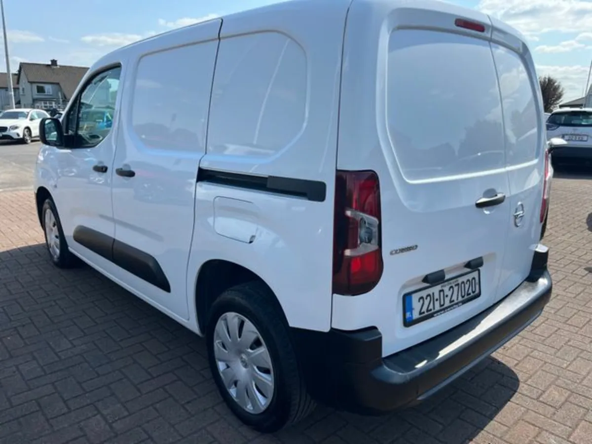 Opel Combo L1h1-1.5 100ps-dsl-6sp-my22 5D - Image 3