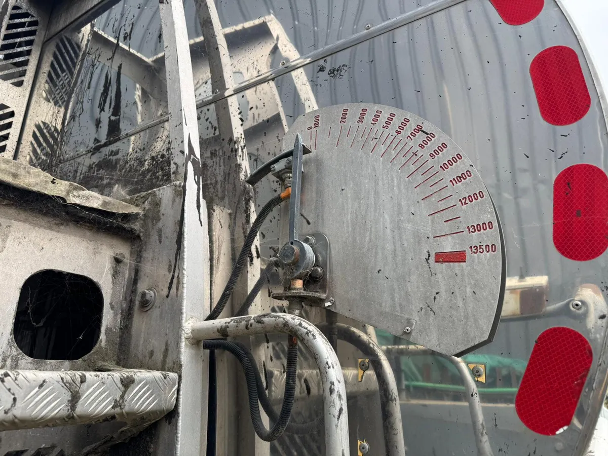 Bitumen Tanker Spray Truck - Image 3