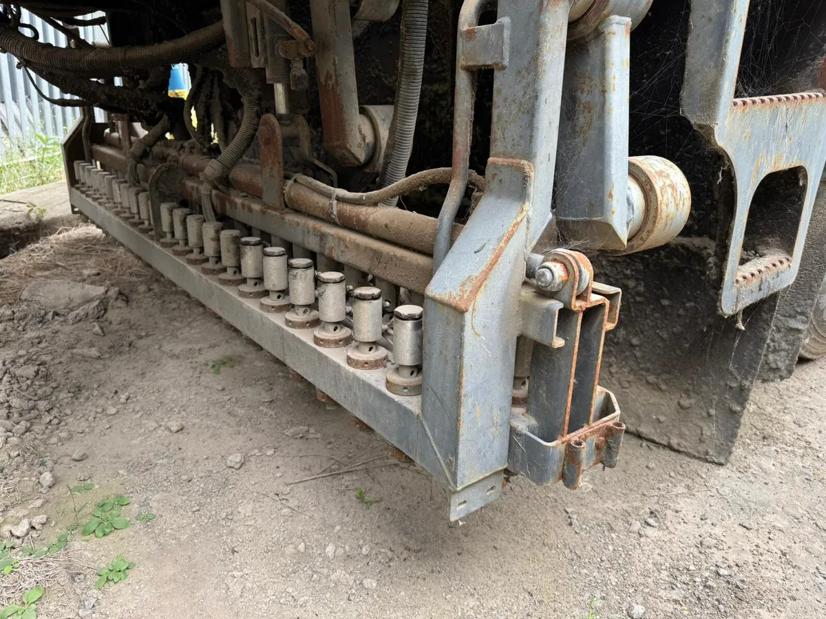 Bitumen Tanker Spray Truck - Image 4