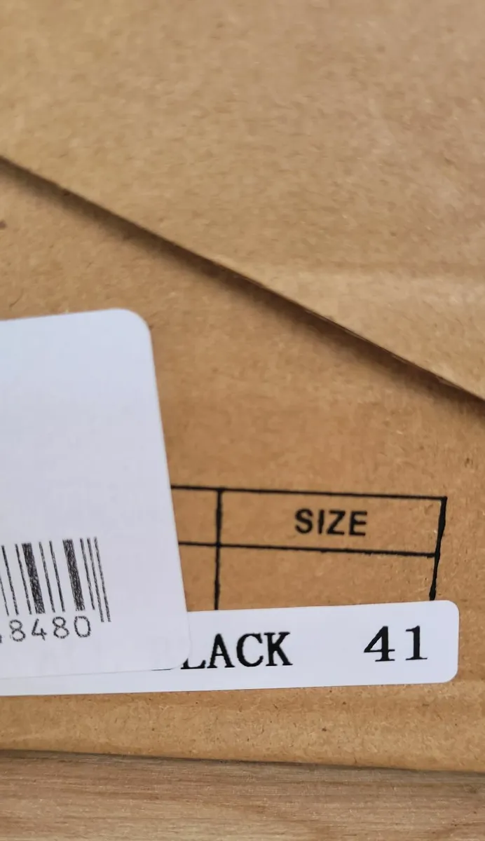 Black sneakers with a thick sole - Image 2