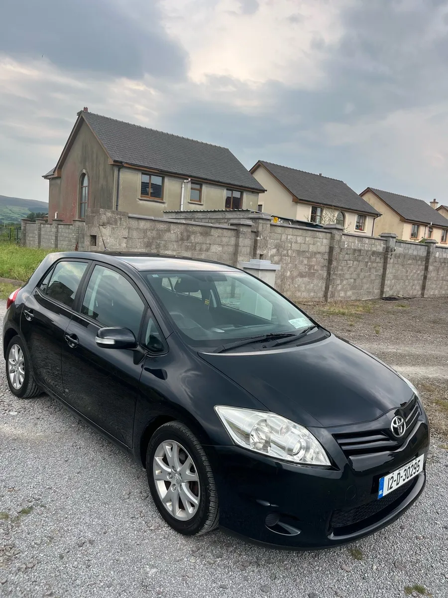 2012 Toyota auris low milage - Image 1