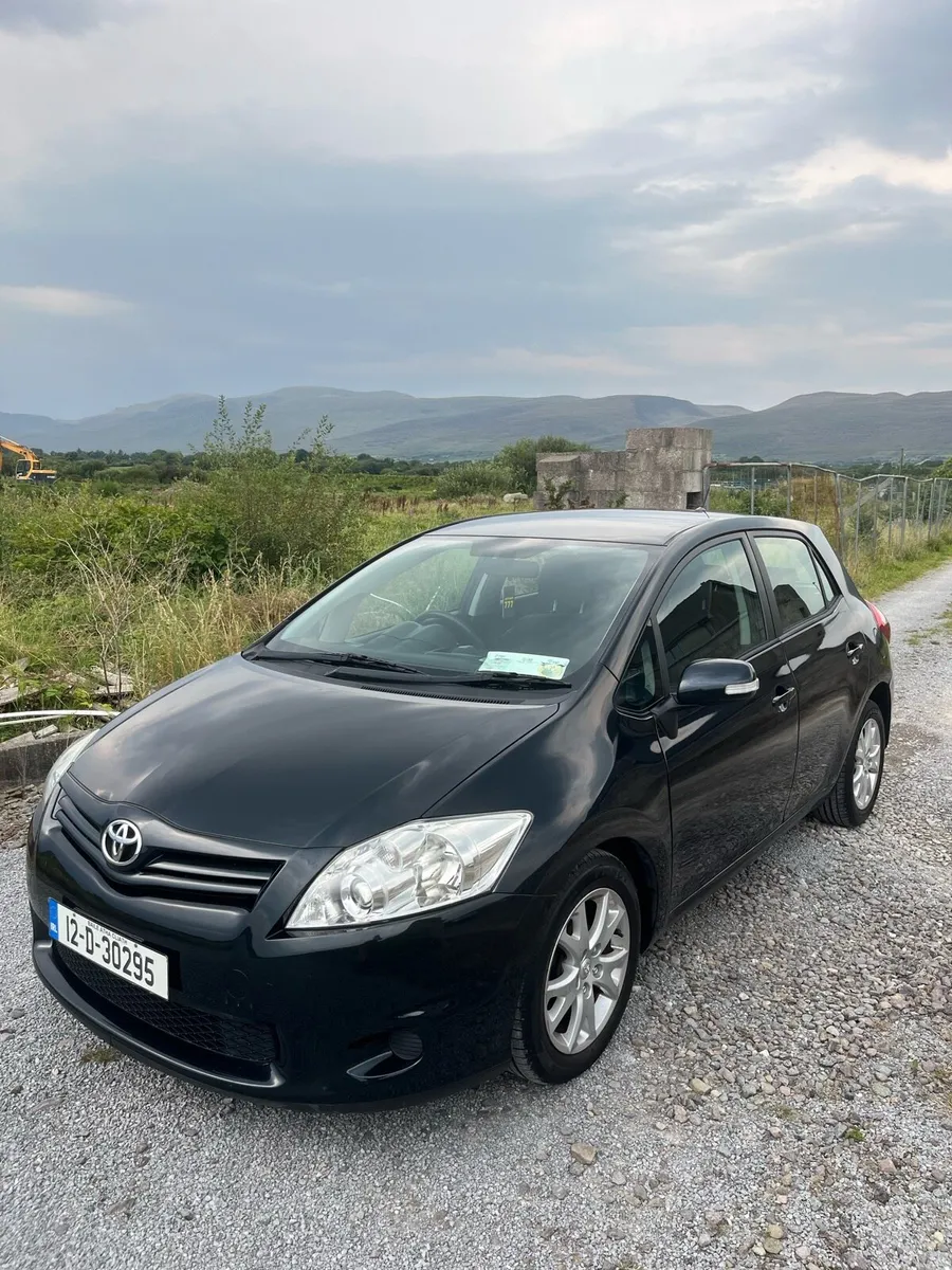 2012 Toyota auris low milage - Image 2