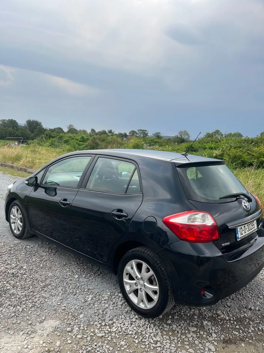2012 Toyota auris low milage - Image 4
