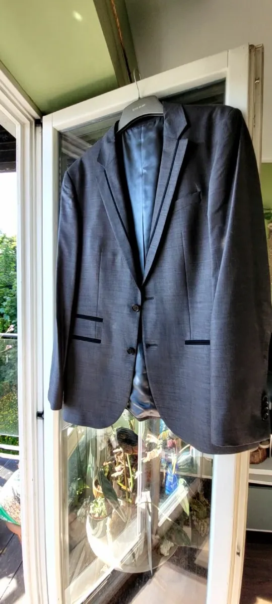 River Island men's suit - Image 1