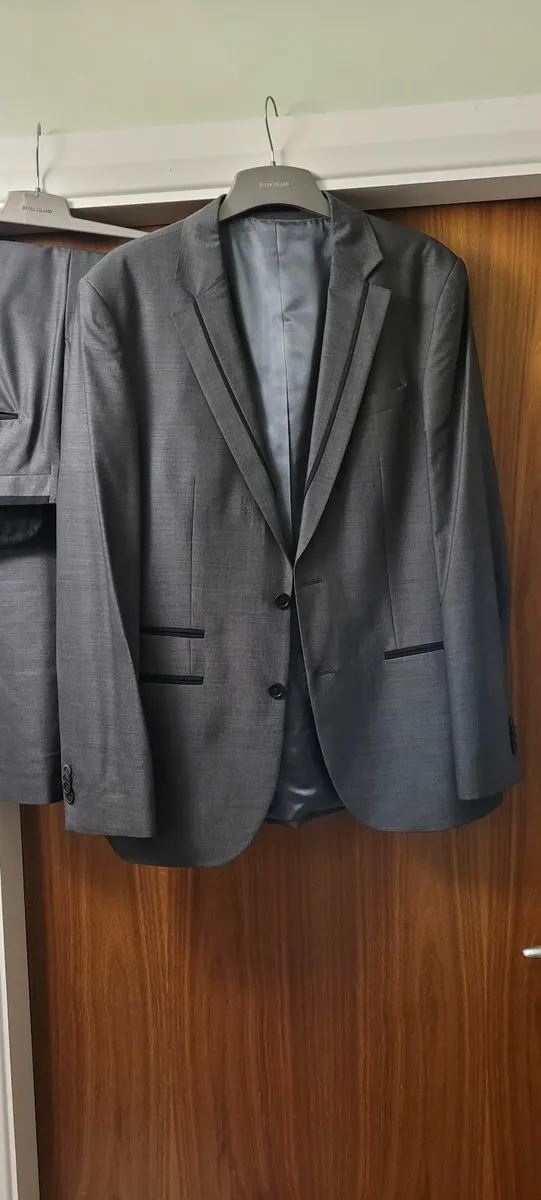 River Island men's suit - Image 2