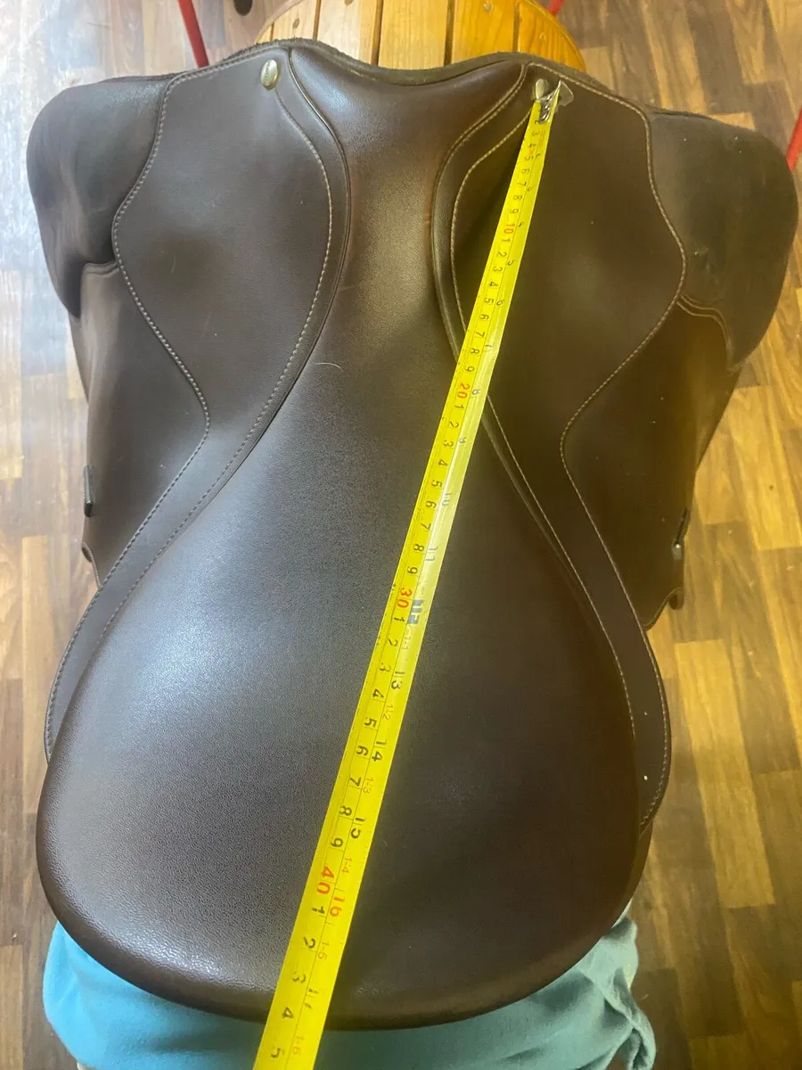 17” Wintec 500 brown adjustable saddle - Image 2
