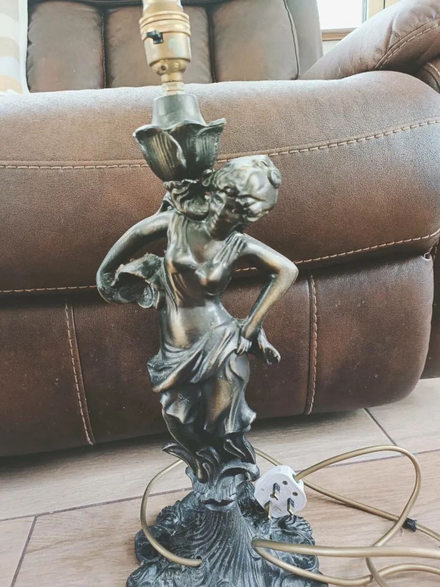 Antique lamps - Image 1