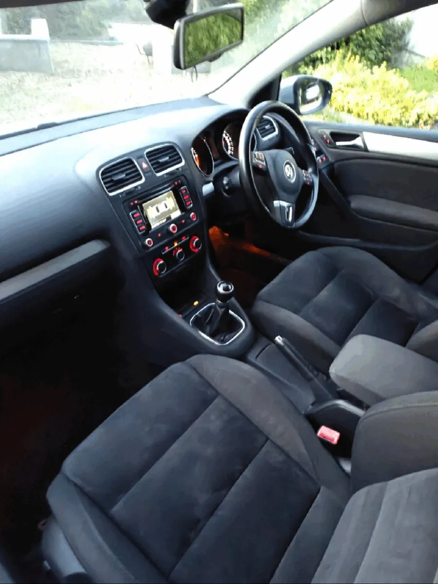 VW Golf 1 6TDi Highline - Image 2