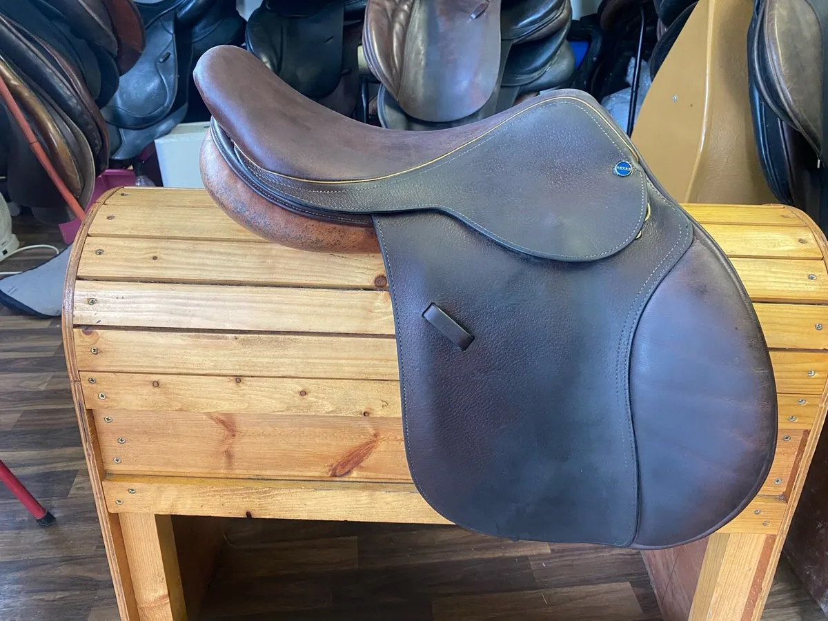 17” Dever brown Leather jump saddle - Image 2