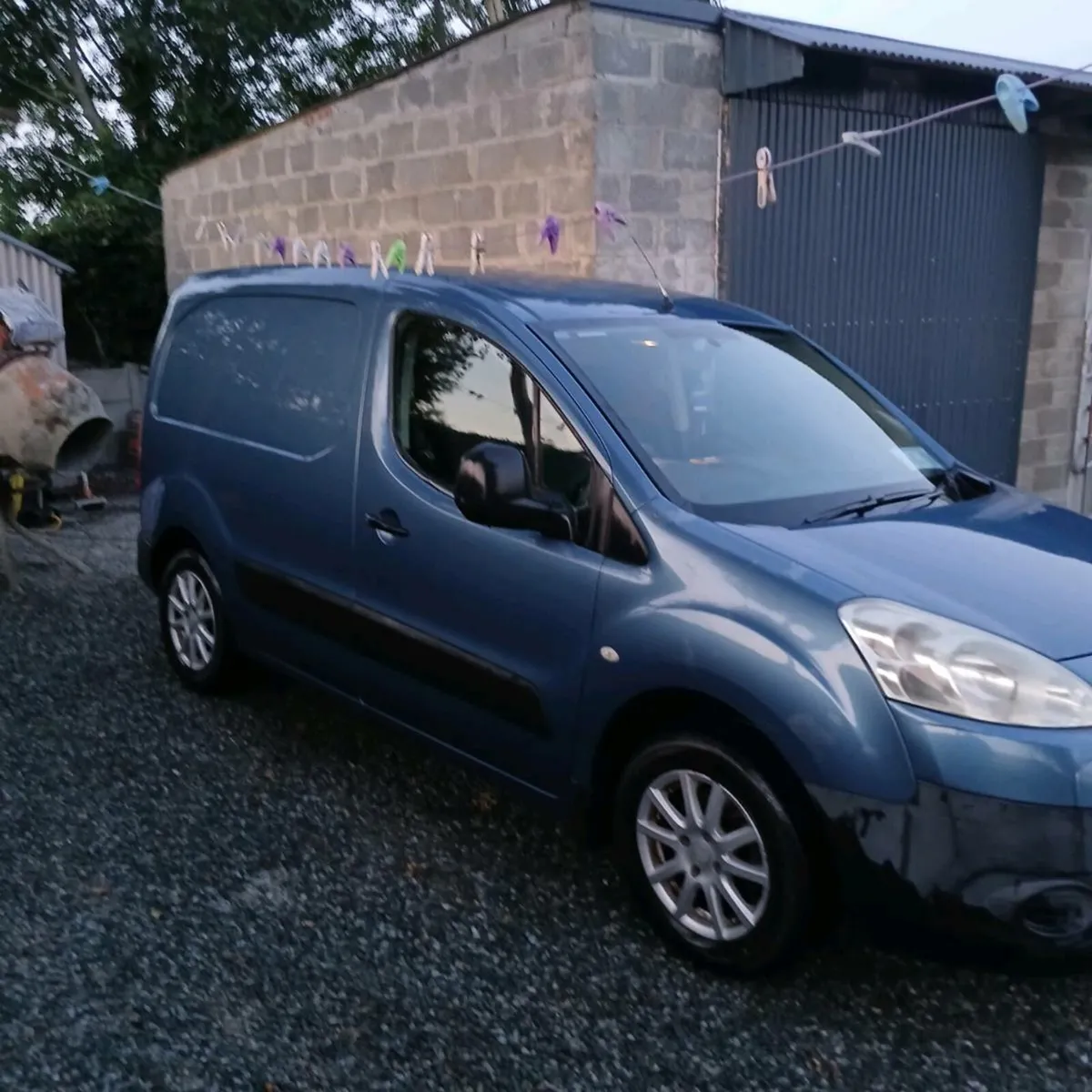 Van - Image 2