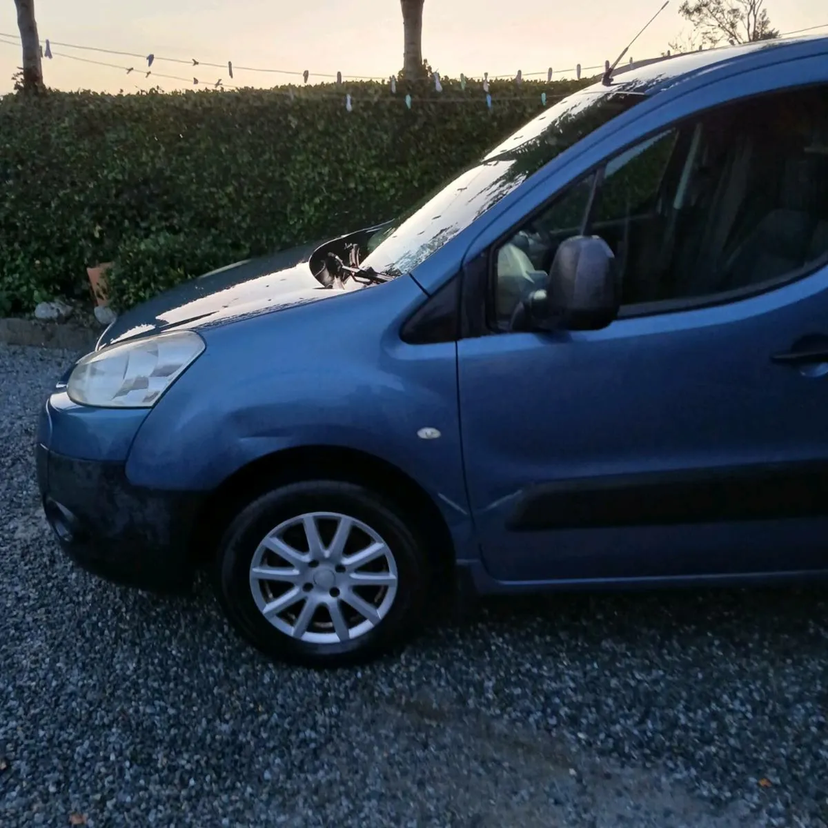 Van - Image 4