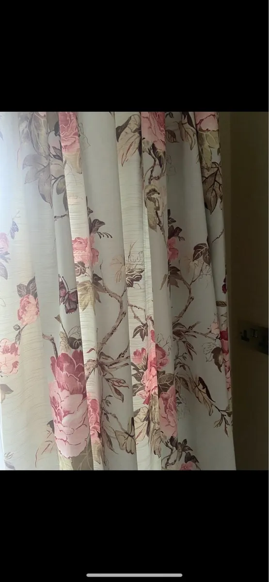 Curtains - Image 2