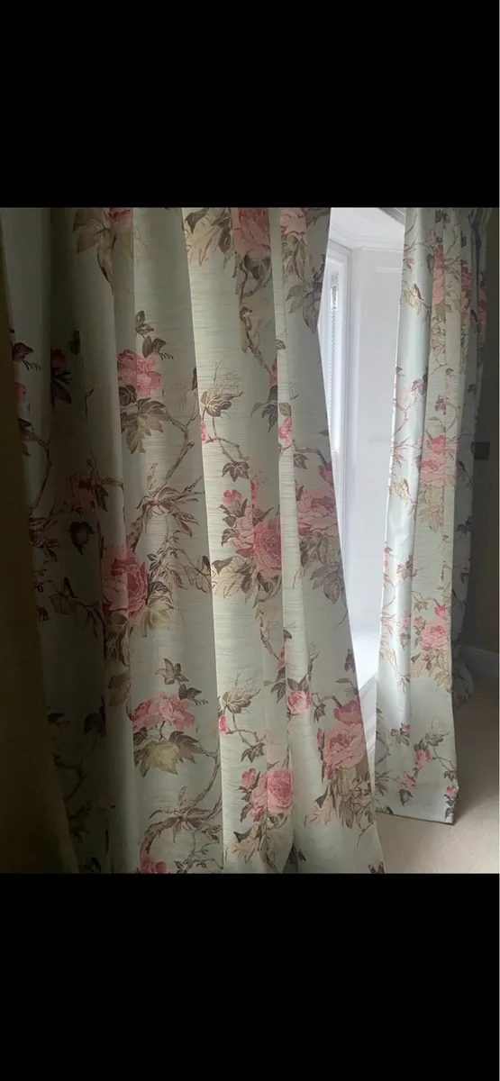 Curtains - Image 3