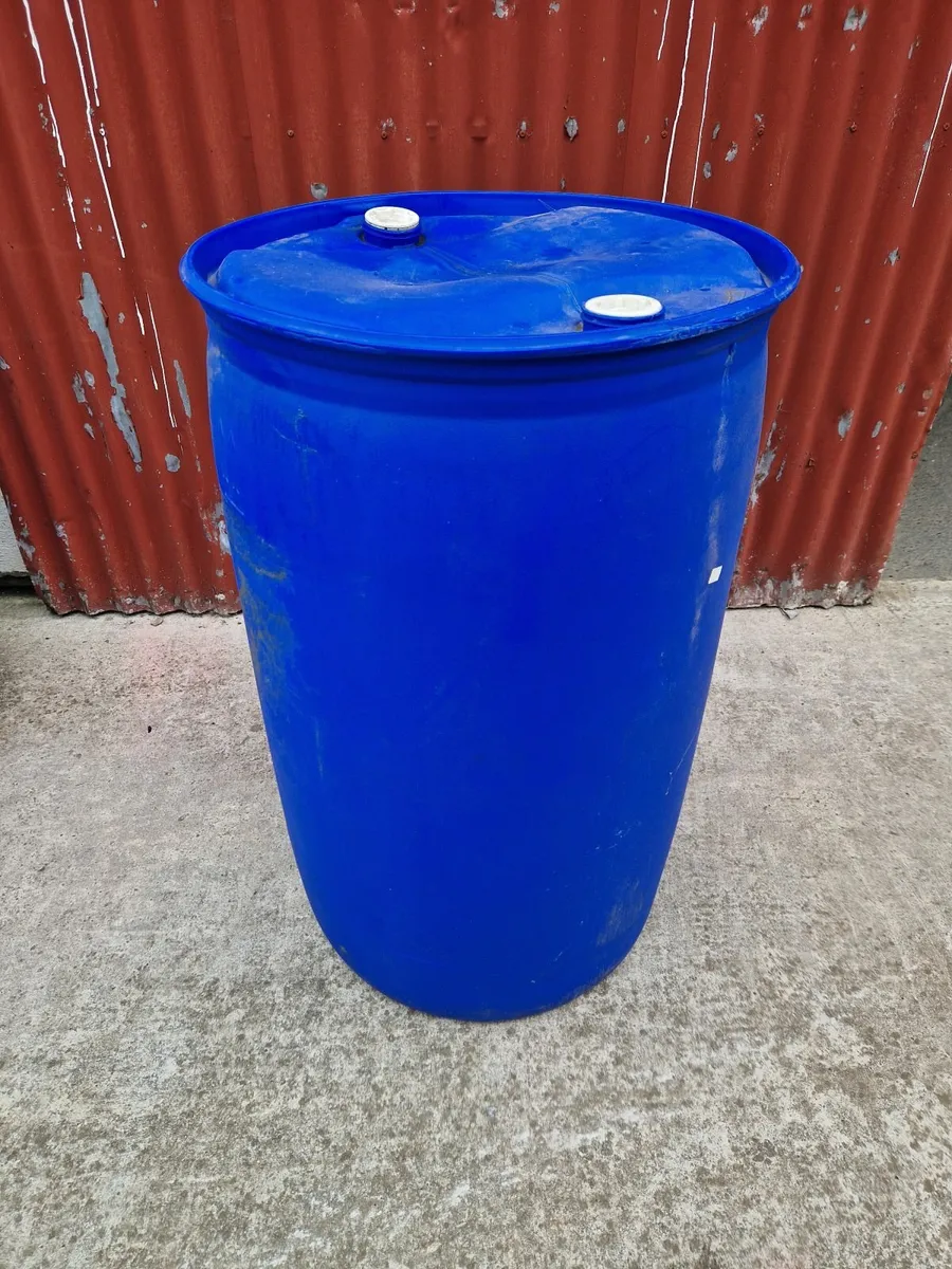 205 Litre Blue Plastic Barrels With Lids - Image 1