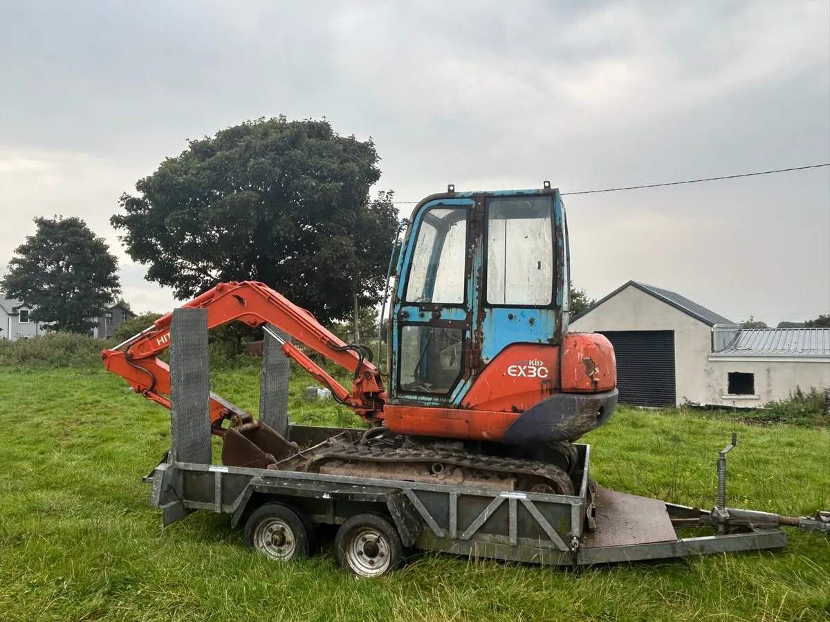 Hitachi EX 30 Digger - Image 1