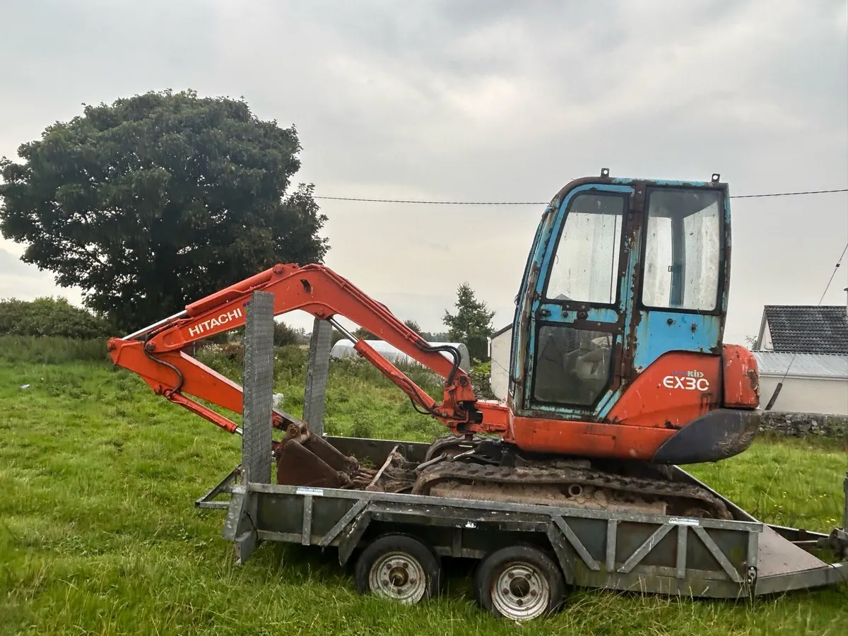 Hitachi EX 30 Digger - Image 2
