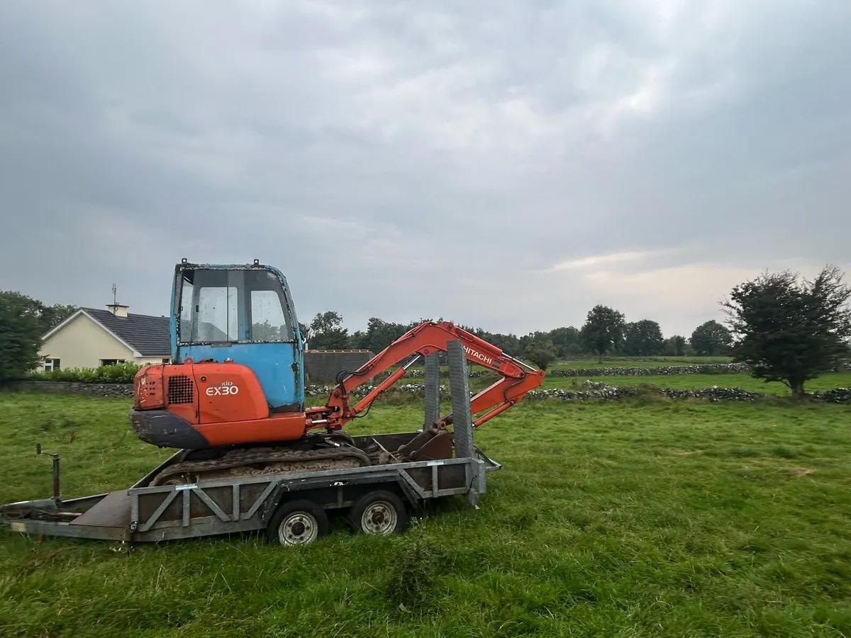 Hitachi EX 30 Digger - Image 3