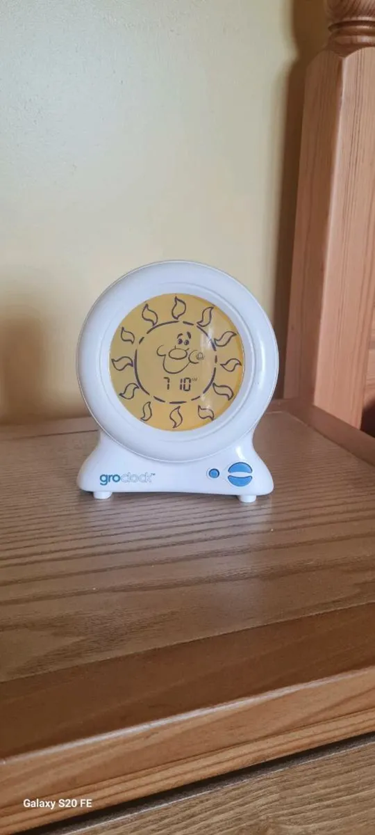 Gro-clock, Moses Basket and baby bath - Image 1