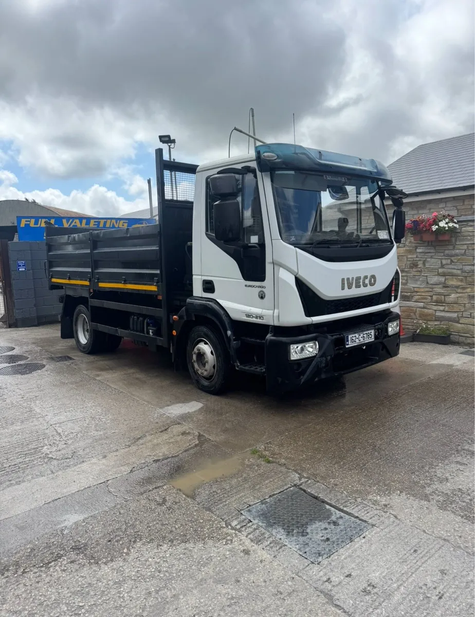 Iveco euro cargo 12 ton , tar spec tipper - Image 1